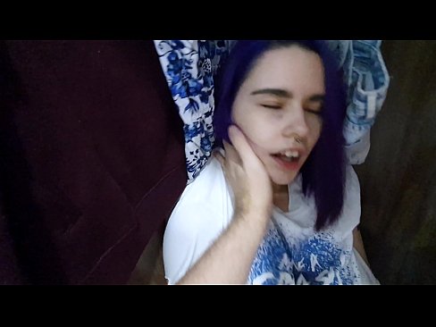 ❤️ Atradu savu māsu skapī un palīdzēju viņai beigt. ️❌ Domātais porno pie mums ❤